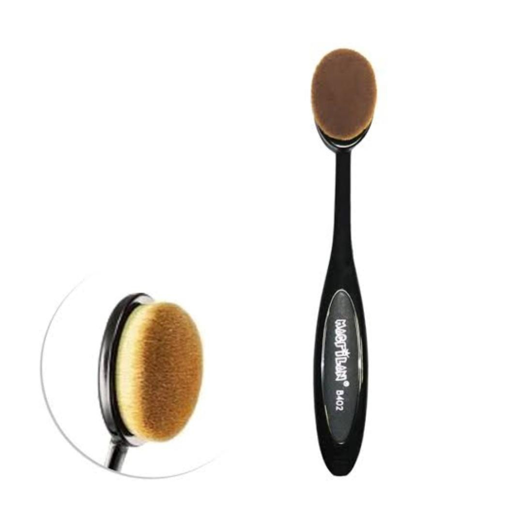 B402 Pincel Profissional Oval Médio - Macrilan Modelo:Cerdas sintéticas Tamanho: 2,0 cm x 14,5 cm Cor: Preto Descrição do Produto Pincel para aplicar produtos líquidos, cremosos ou em pó. Para fazer contornos e uniformizar a maquiagem.