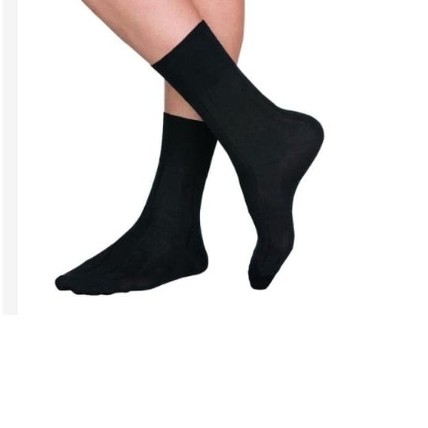 MEIA SOCIAL INFANTIL PRETA - DISPONÍVEL: P , M, G em Oferta na Shopee