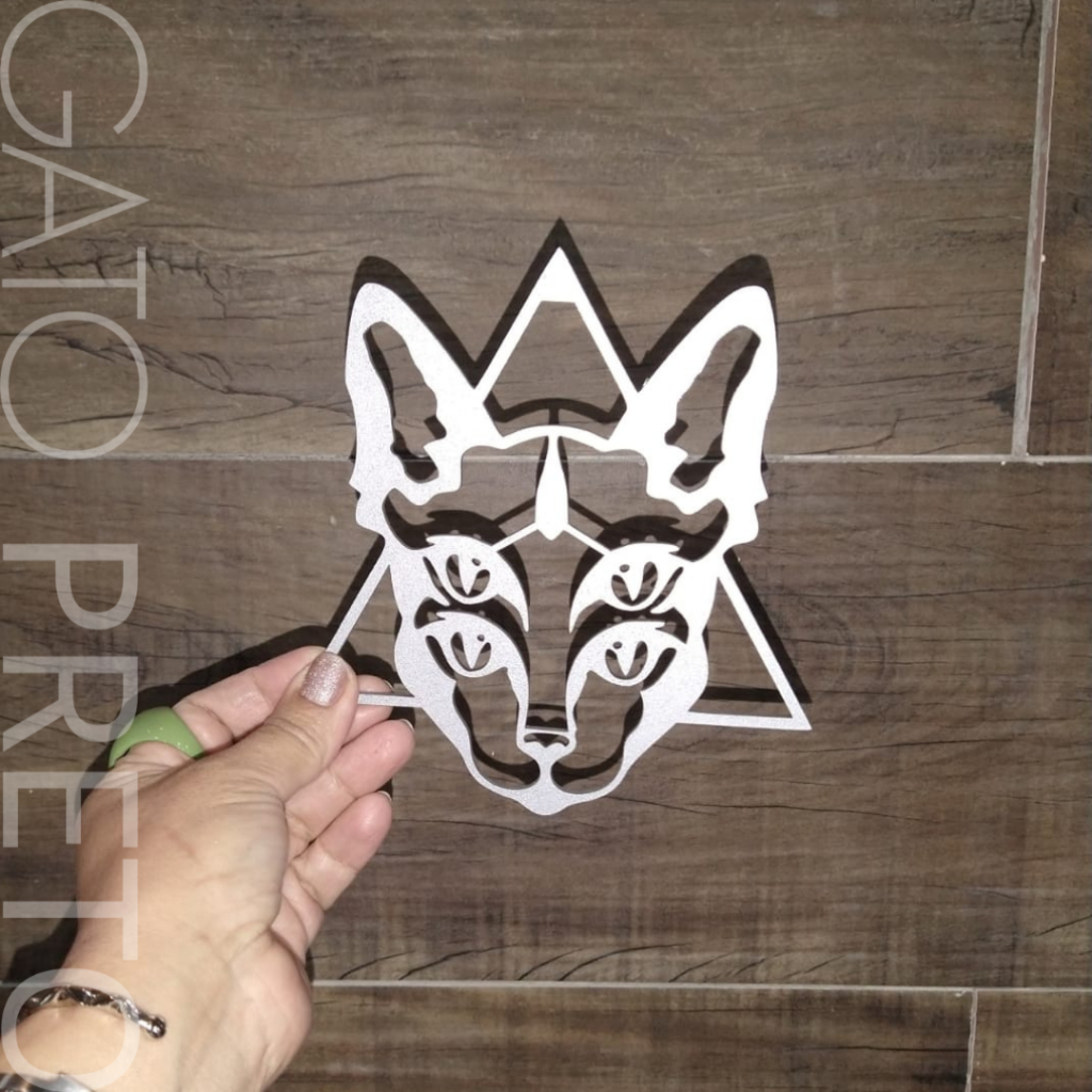 Placa Quadro Decorativo Gato Místico Triângulo Felino Sphynx Madeira MDF Preto Fosco Prateado com Fita Dupla Face Adesiva