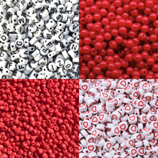 Kit 300peças Vermelho/Branco+Coração Miolo Vermelho/Branco+Letra Preta/Leitosa Vermelha/Miçanga Vermelha/Cores que combinam para pulseira Estilosa - Desenho - Letras para Pulseira, Artesanato, Phone Strap, Entremeio Alfabeto Bola