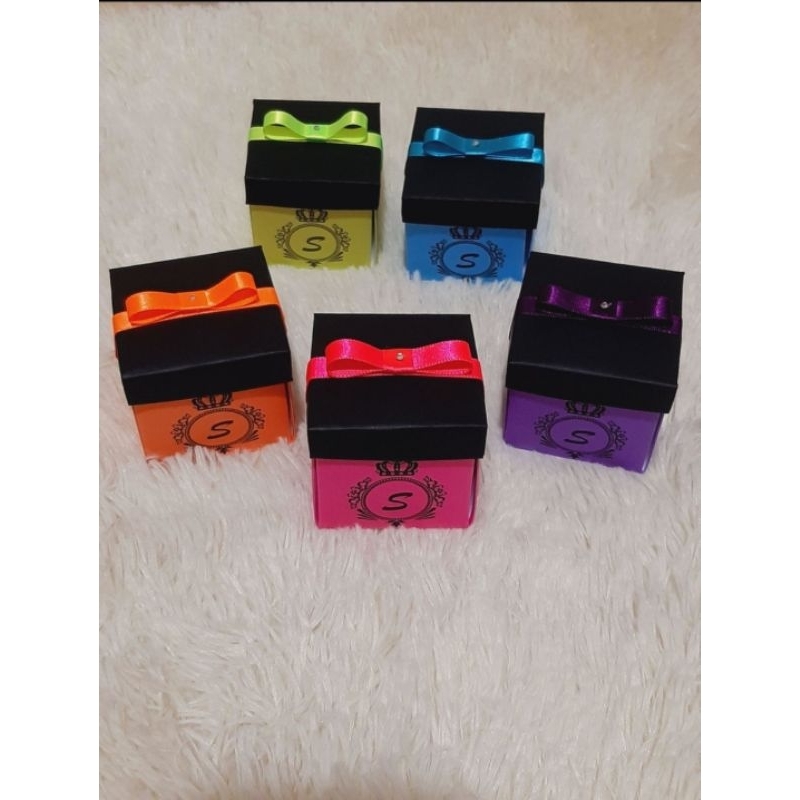 50 Convites caixa Neon e 200 Balas Personalizadas