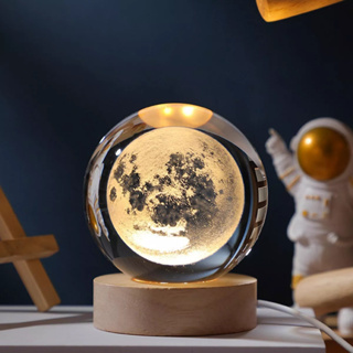 Mini Luminária Led Globo De Vidro Planetário 3d Com Cabo USB Com Base de Madeira em Oferta na Shopee