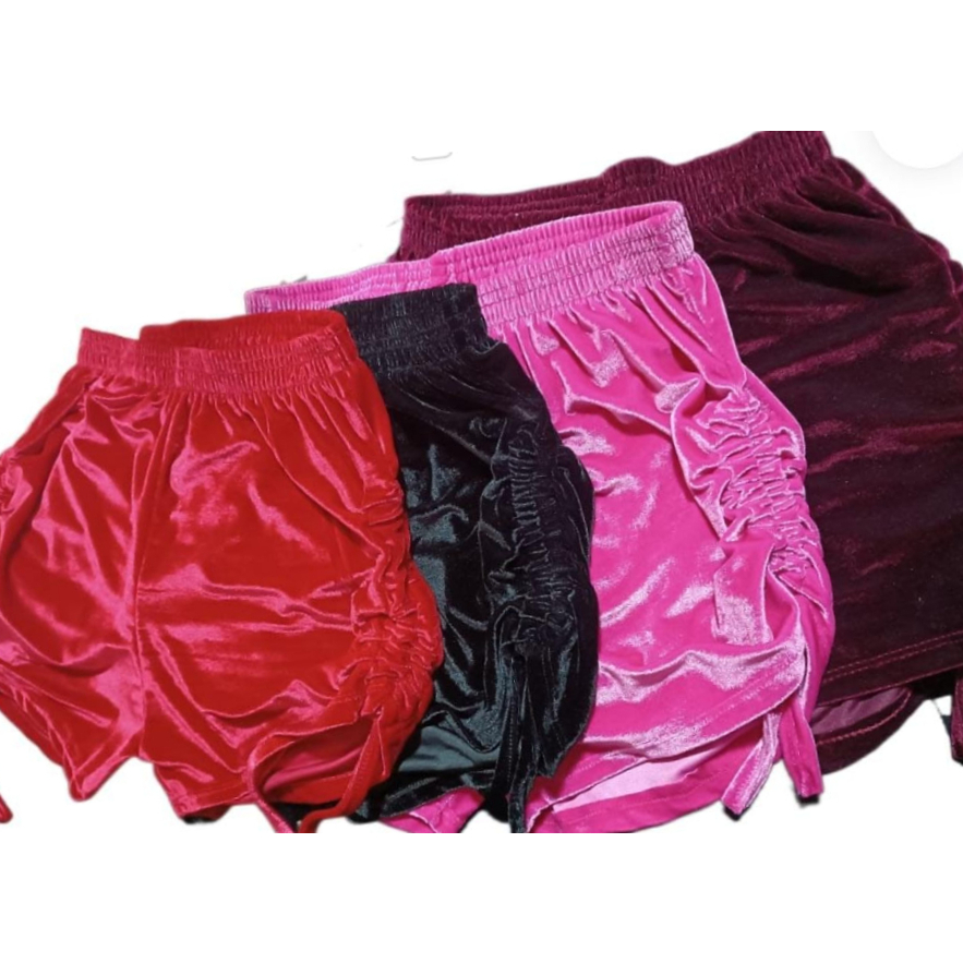 Short  feminino veludo molhado drapeado.