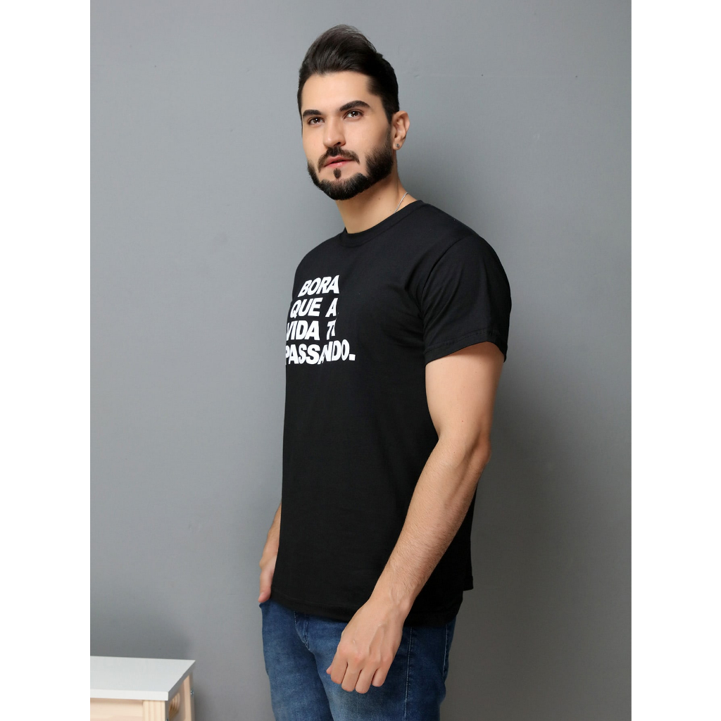 Camiseta Manga Curta Com Frase BORA QUE A VIDA TA PASSANDO 100%Algodao Fio 30.1 Penteada Unisex