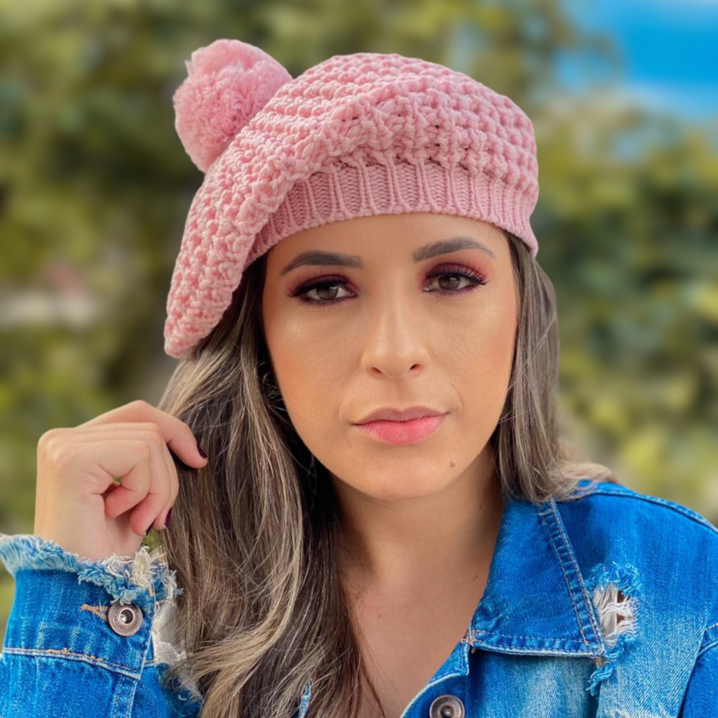 Boina modelo atitude caidinha com pompom feita no Brasil em Oferta na Shopee