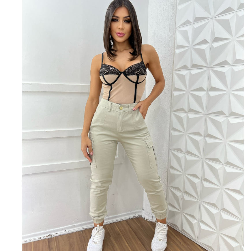 Calça Cargo Femenina Jogger Com Bolso Lateral Bege Com Lycra
