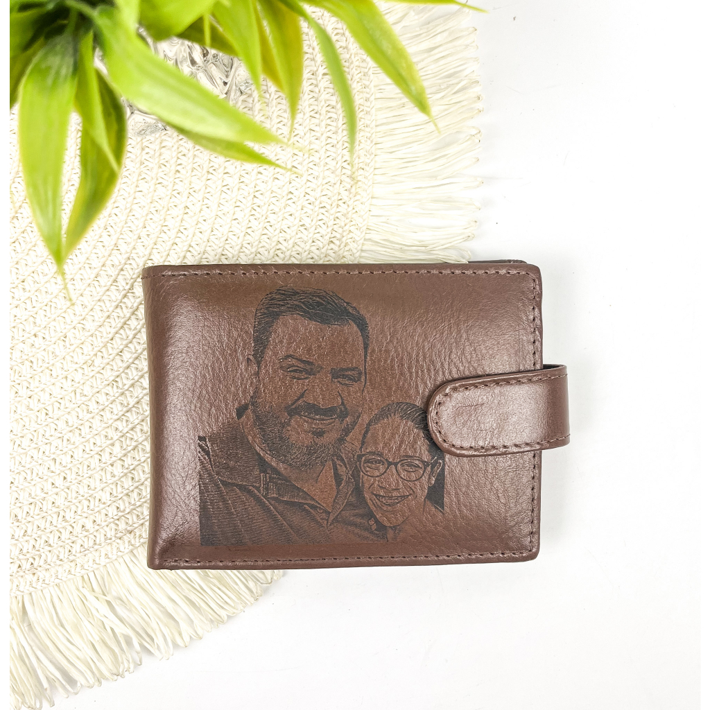 Carteira em Couro com Botão Marrom Personalizada com Foto em Oferta na Shopee