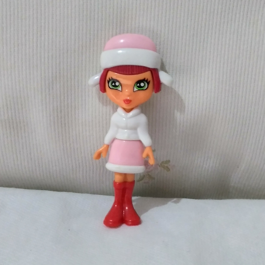 Boneca Estilo Bratz Kinder Ovo 8cm