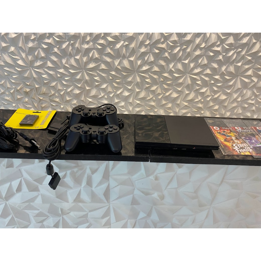 Playstation 2 Slim na Caixa com 2 Controles e 5 Jogos