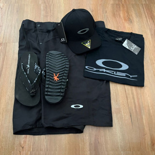 KIT BLACK BERMUDA, CAMISETA, BONÉ E CHINELO.