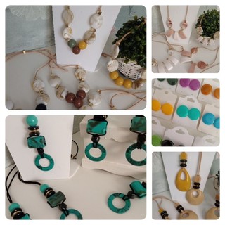 kit 4 colares femininos maxi modelos variados e 4 pares de brinco botão cores sortidas