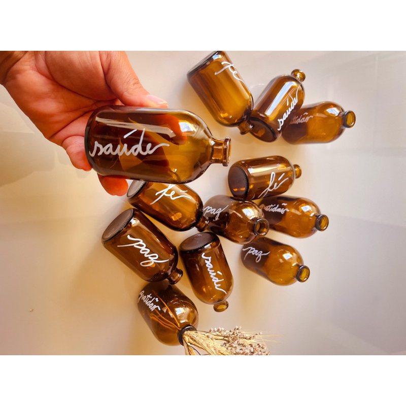 Garrafa/Frasco vidro âmbar ESCRITA PERSONALIZADA p/lembrancinha decoração eventos em Oferta na Shopee
