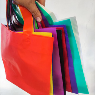 50 Sacolas plásticas Alça Fita 27x30 , 30x35 e 40x40 em Alta Densidade para lojas