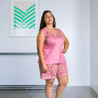 Pijama Bermuda Plus Size Sem Manga Com Detalhe Estampado Na Blusa