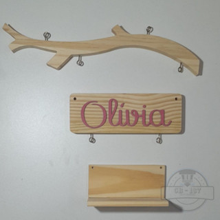 Galho de pinus com placa (COM OU SEM balanço) com nome em mdf colorido cortado a laser 001