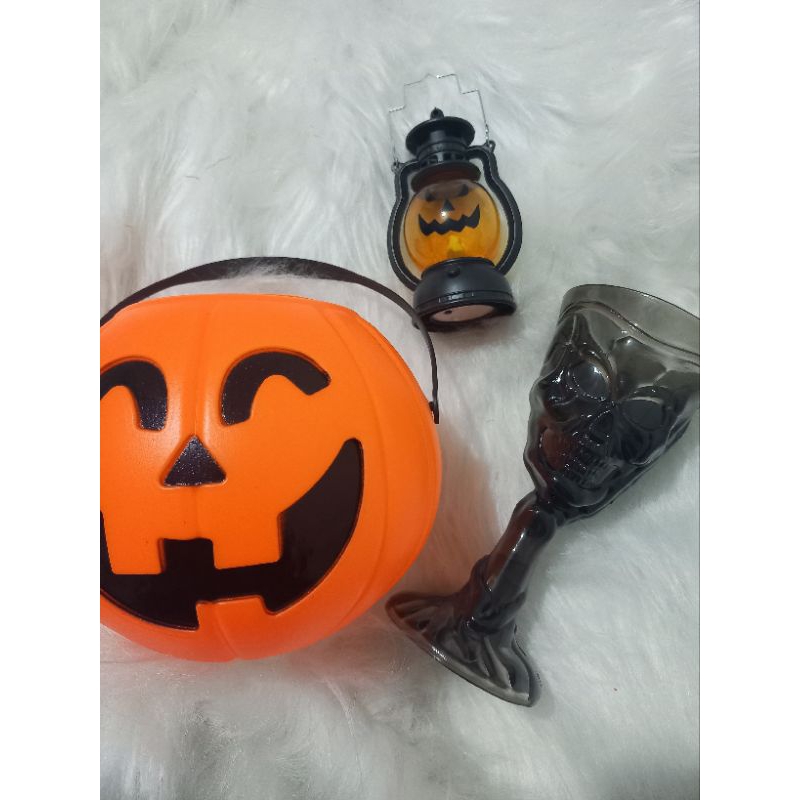 kit halloween 3 item balde abóbora, taça acrílico de caveira, lamparina