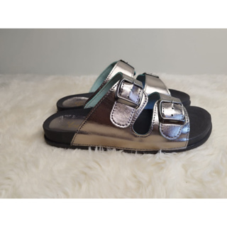 Sandalia Birken papete com brilho e metalizada com fivelas ajustaveis TN110 SL/PRETA em Oferta na Shopee
