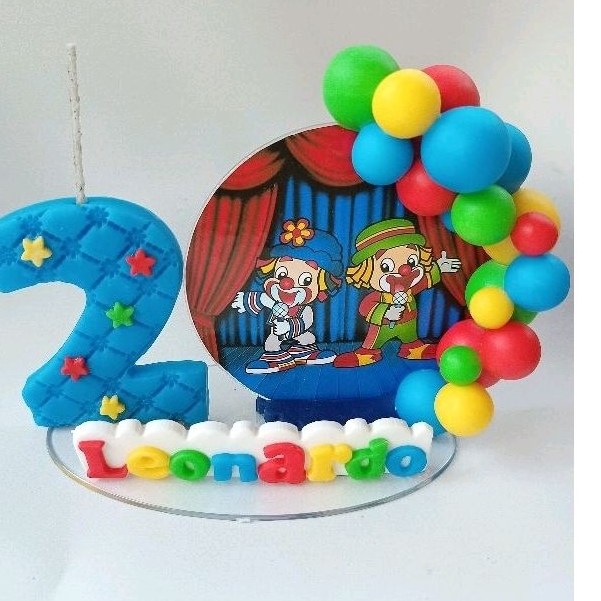 topo de bolo Patati e Patatá.  topo de bolo em biscuit personalizado com Mini painel. vela Patati e Patatá.