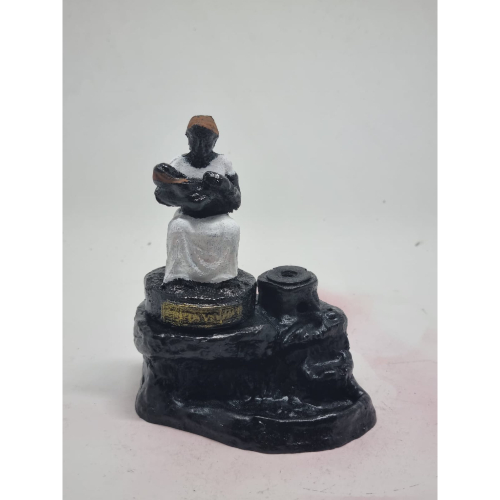 Imagem Porta Incenso Cascata Preta Velha 11 cm em Resina Base Preta