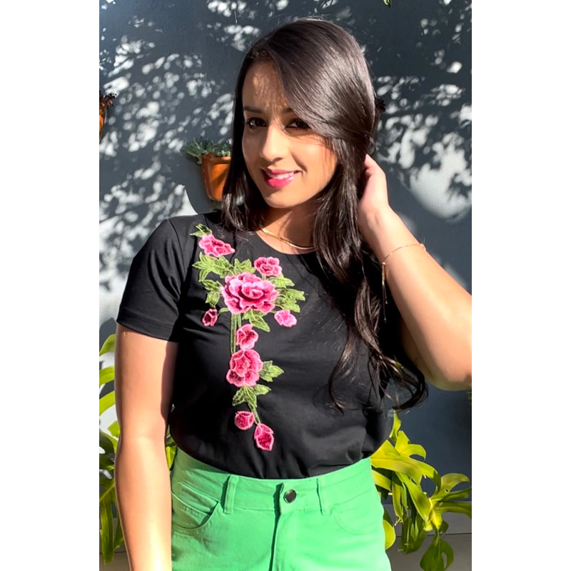 T-shirt Bordada Flores 3D P-GG Blusa Feminino 100% Algodão Baby Look Moda Blogueira Lançamento