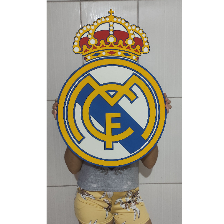 Escudo Real Madrid No Tamanho Grande em Alto Relevo. Brasão Real Madrid Club de Fútbol.