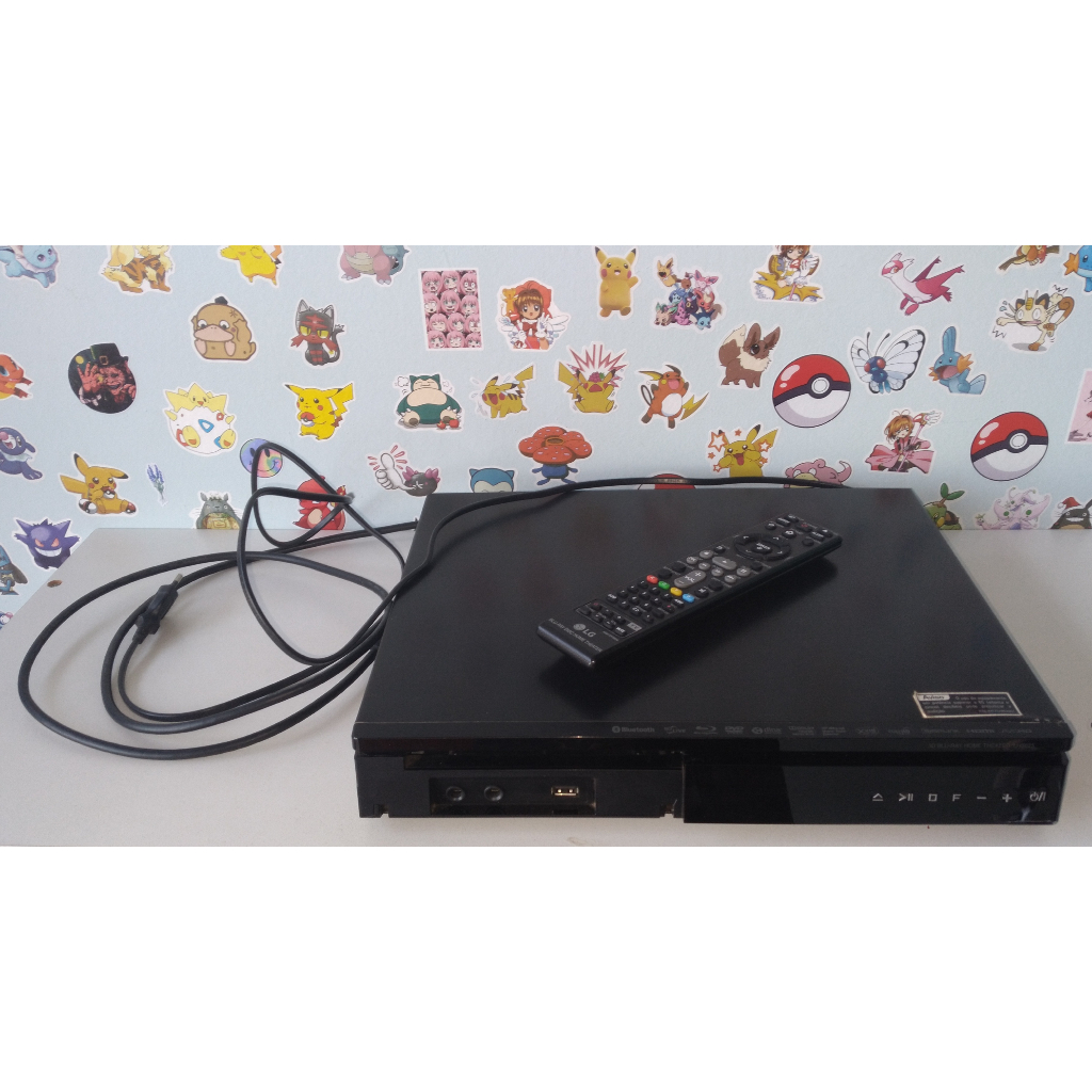 APARELHO DVD BLU RAY BLUERAY BLURAY RAI ORIGINAL BLUETOOTH BD LIVE DOLBY DIGITAL PLUS FULL HD DLNA DTS HD MASTER AUDIO HD 1080 SIMPLINK HDMI AVCHD 3D LG HOME THEATER LEIA A DESCRIÇÃO