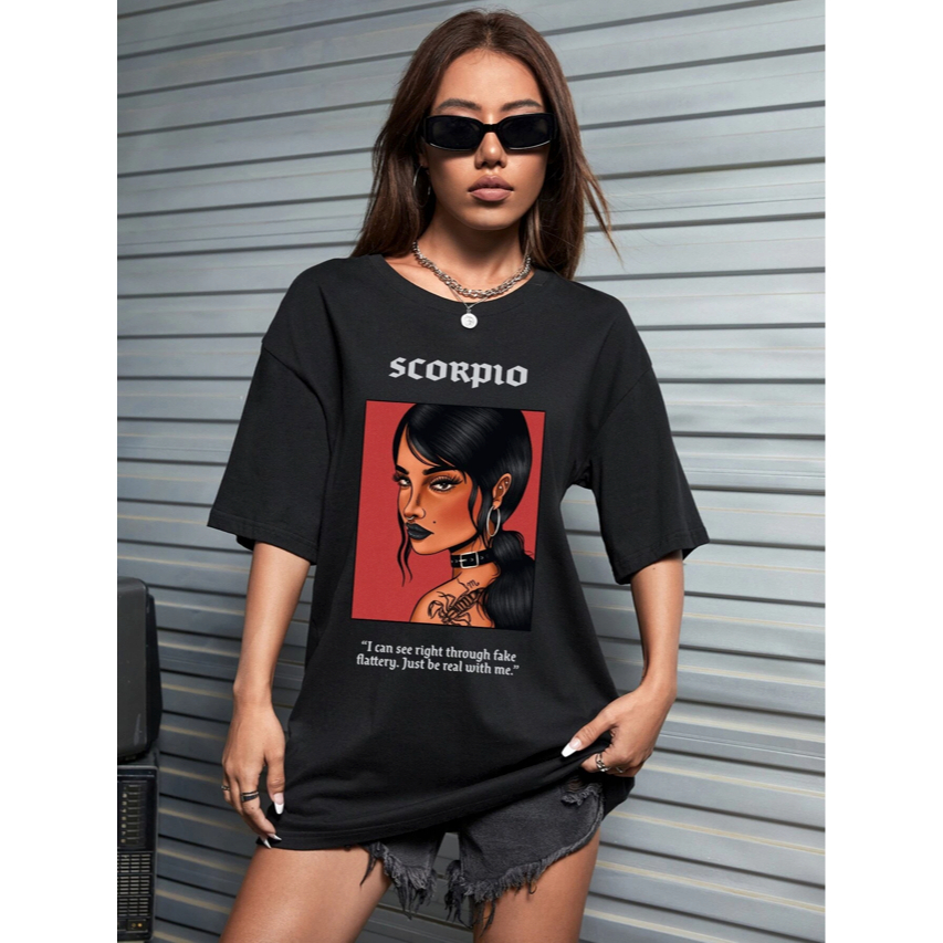 Camiseta Girl Tattoo Scorpio Oversized Feminina Manga Curta Básica