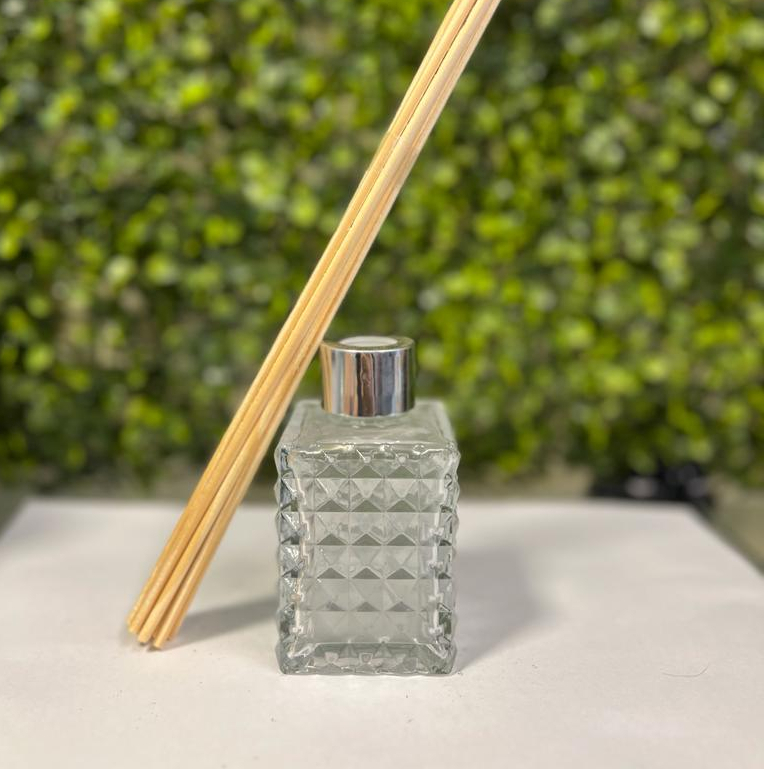 Aromatizador De Ambiente Difusor de Vidro Quadrado Com Varetas 200ml em Oferta na Shopee