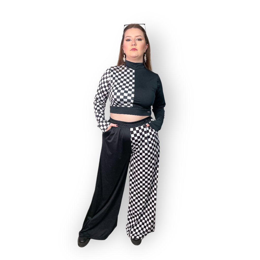 Conjunto Calça Pantalona Cropped Manga Longa Gola Alta Bicolor Quadriculada Preto e Branco Streetwear Plus Size