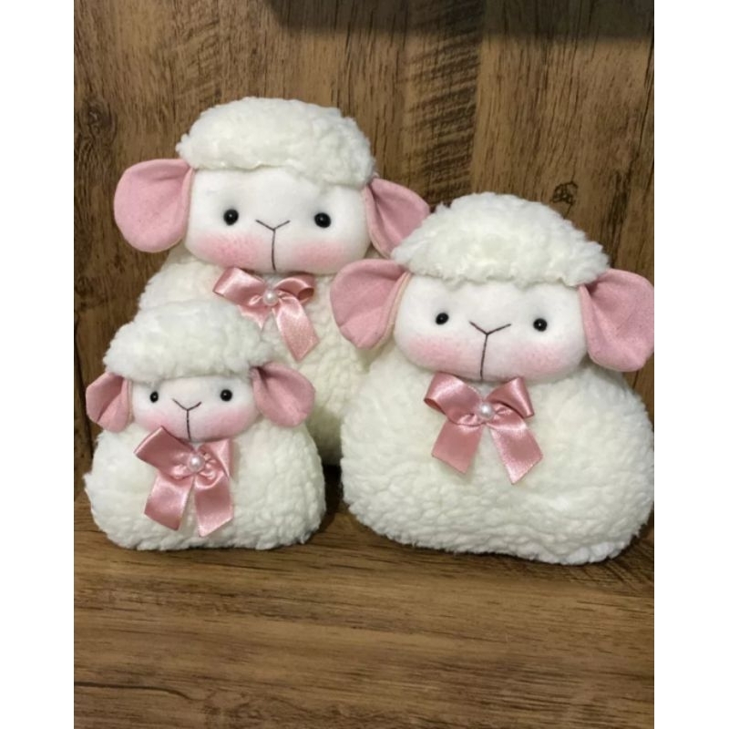 Trio ovelhas decoração de Pelúcia para quartinho de bebê rosé