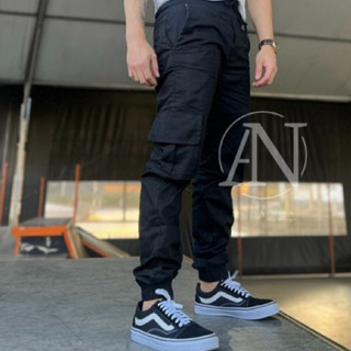 CALÇA JOGGUER CARGO PRETA UNISSEX ELASTICO NA CINTURA É NO TORNOZELO 6 BOLSOS DO P AO GG