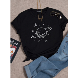 Camiseta Planetinhas Estrelas Delicado Planeta Saturno Espaço Oversized Life Style Ombro Caido Manga Curta Aesthetic Unissex