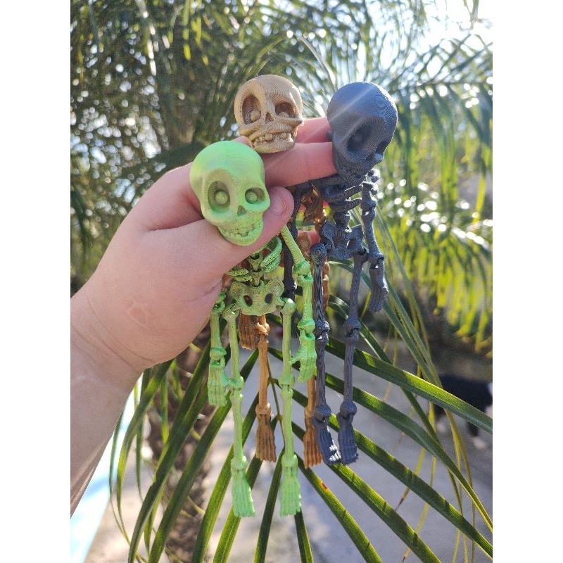 🎃 Esqueleto Engraçado Articulado em 3D - Adicione um Toque de Diversão à Sua Decoração! 🕺💀 em Oferta na Shopee