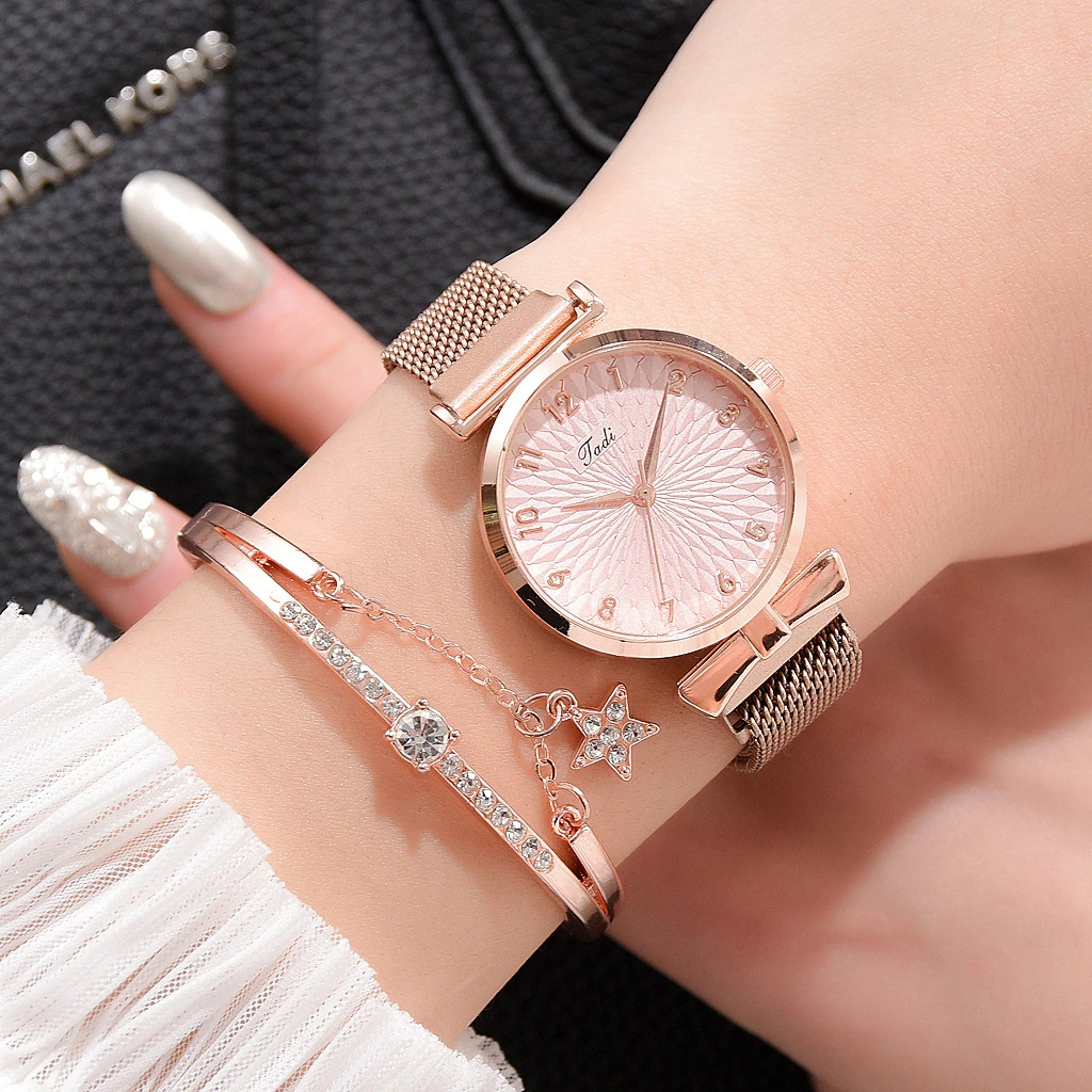 Relógio Feminino de Pulso Quartzo Magnético +  Bracelete Estrela