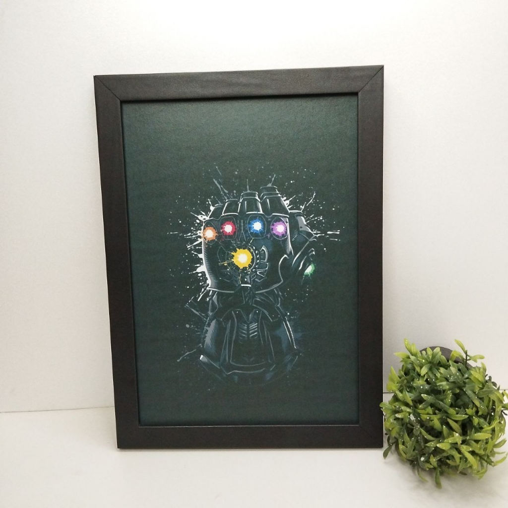 Quadro Decorativo com Moldura Manopla do Infinito uma decoração elegante com este objeto para quarto sala