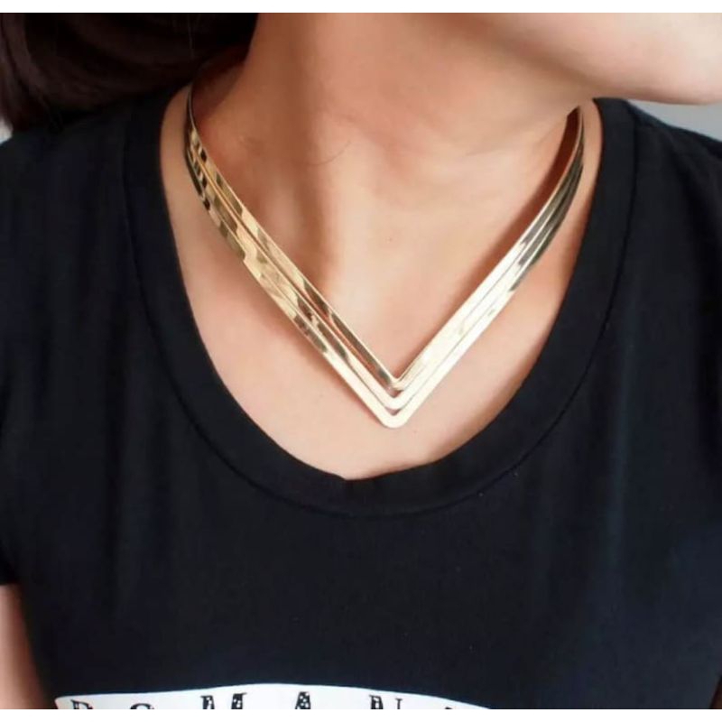 Choker Feminina Dourado e Niquel, Choker em formato de V anatômica, ideal para Produzir looks Incríveis.