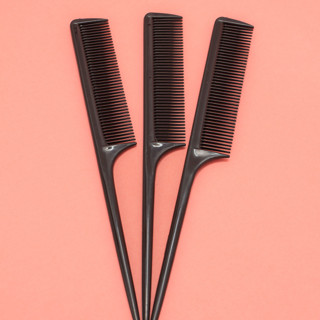 Pente de Cabelo Preto com Cabo e Pontas Finas Corte e Tintura Feminino Salão Premium