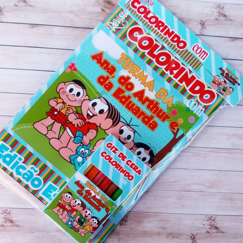Revista ou livrinho personalizado + caixa de giz de cera + lapela personalizada Turma da Monica