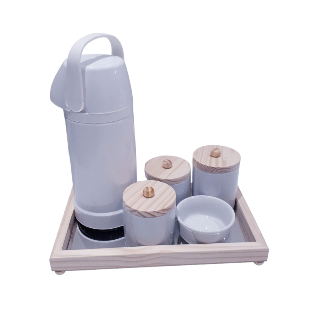 Kit higiene bebê porcelana branca garrafa pump bandeja pezinho espelhada potes tampa madeira molhadeira organização quarto neném cuidados troca de fraldas presente chá revelação