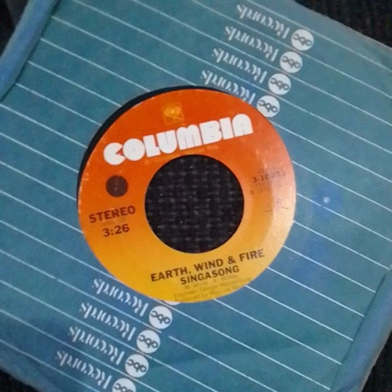 compacto vinil - earth wind & fire versão vocal e instrumental 45 rpm importado single / black music