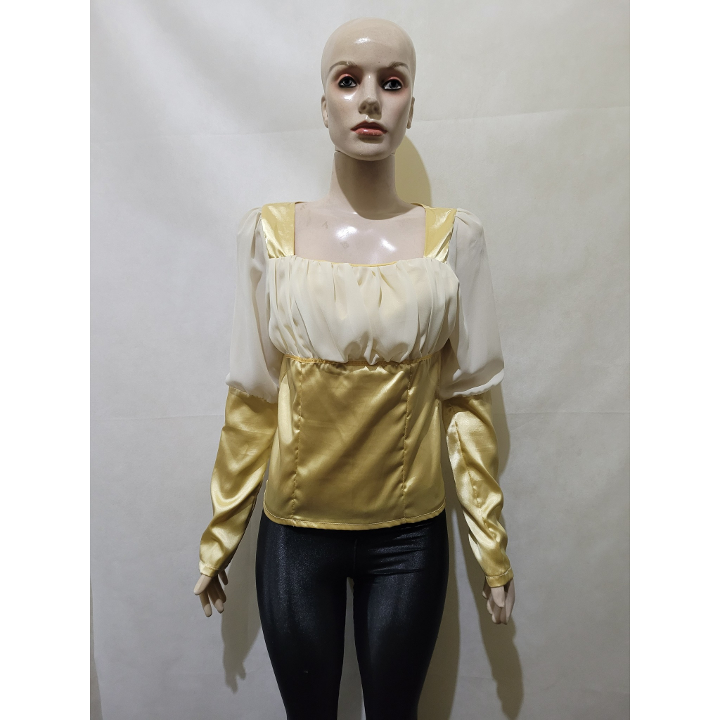Blusa amarela e branca manga longa tam P usado bom estado com cetim