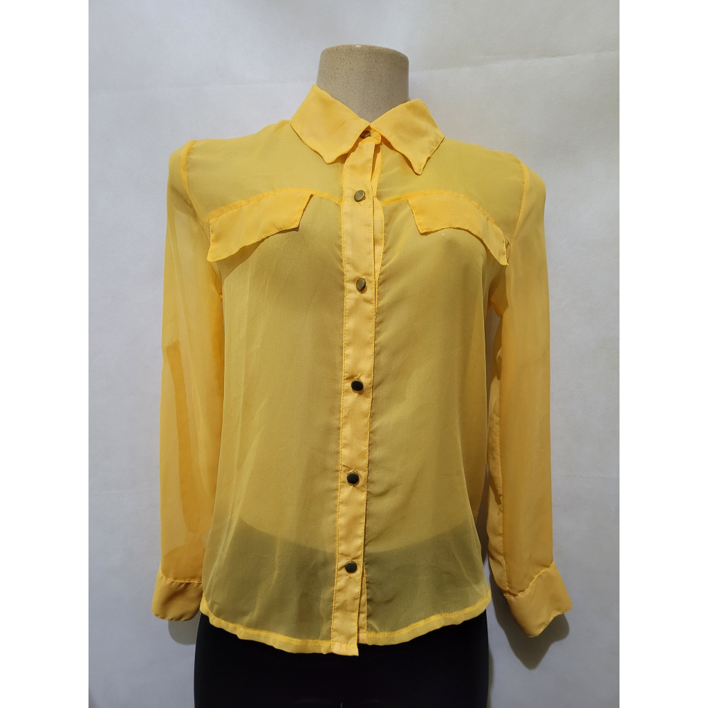 Blusa amarela com detalhe estilo franja atrás longa usado bom estado tam M