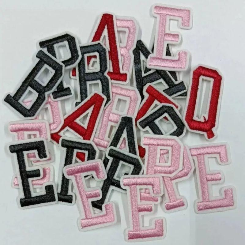 kit 5 ou 10 ou 20 Aplique Roupa Aplique Patch Bordado Termocolante Letras Alfabeto (leia o anúncio) em Oferta na Shopee