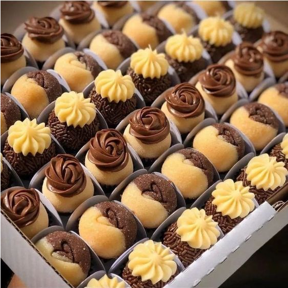 25 Caixas para 50 Doces ou Salgados 25x25x6cm em Oferta na Shopee