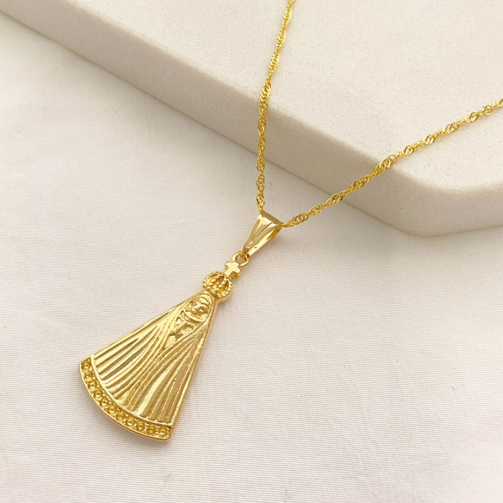 Colar corrente singapura e pingente grande Nossa Senhora Aparecida folheado a ouro 18K
