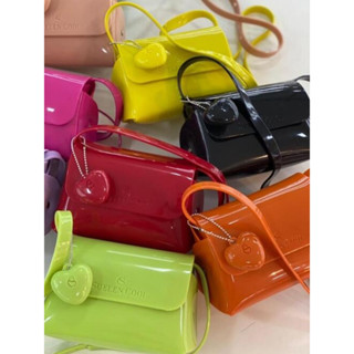 Bolsa Fini Suelen Cool Alça PVC Regulagem Passeio Chaveiro de Coraçao Moderna