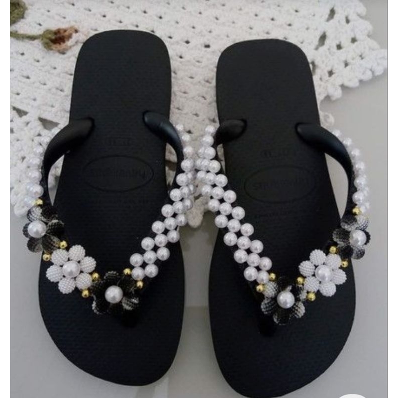 TRAMA DE PÉROLAS PARA CHINELOS HAVAIANAS.NÃO ACOMPANHA CHINELO