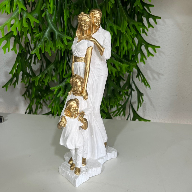Escultura Estátua Família Regis Pai Mãe Menino Menina - Família Com Casal De Filhos Decoração Casa