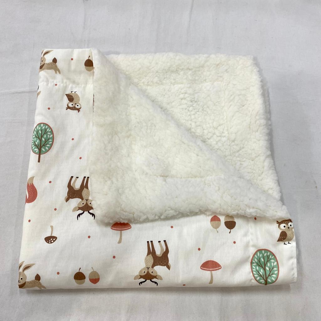 MANTA BEBE FORRADO C/ PELO CARNEIRO E TRICOLINE MACIA QUENTINHA em Oferta na Shopee