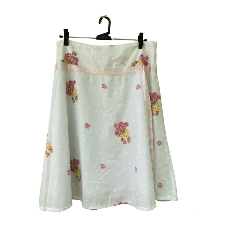 Saia Midi Modelagem Evase Estampa Floral Fundo Branco Marca Calla  Tamanho G/GG Desapego